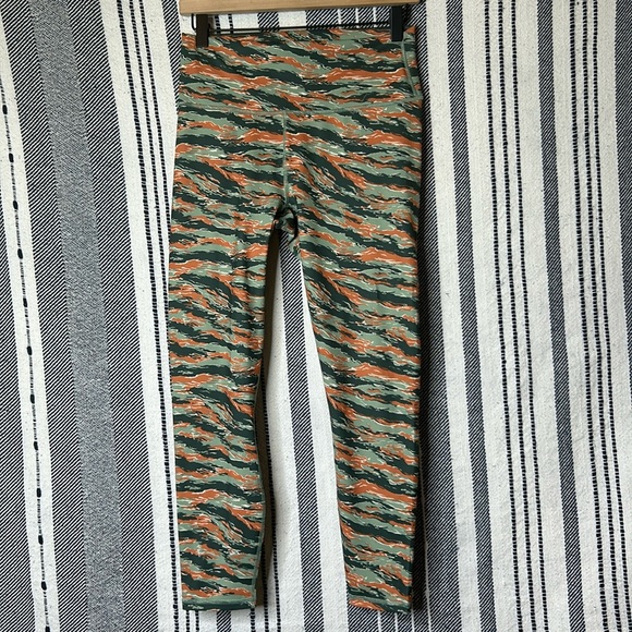 Fabletics Define Powerhold High Waist 7/8 Leggings - Picture 2 of 4